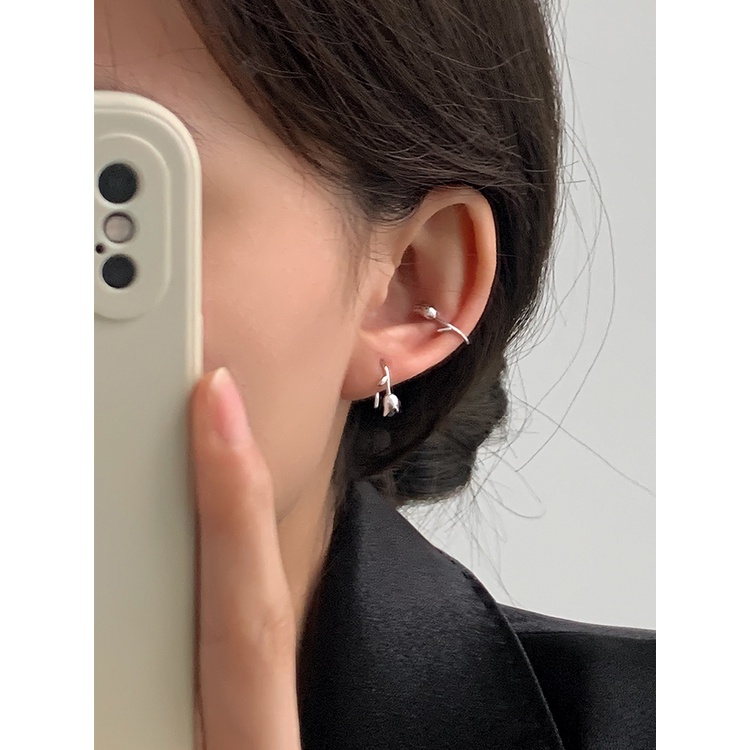 1 Pasang Anting Stud Desain Bunga Tulip Bahan S925 Silver Gaya Korea Untuk Wanita