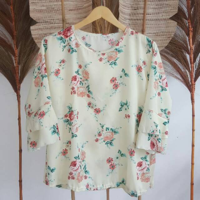 Blouse satin motif bunga