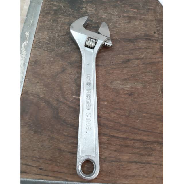 Kunci inggris 12 inch