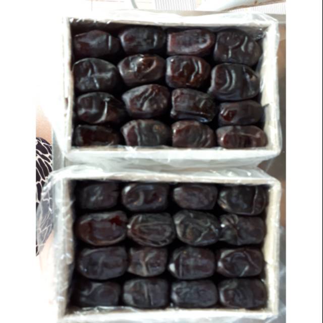 

Kurma MOZAFATI dengan cita rasa yg lemut.. Enak dimulut.. Teman berbuka puasa..