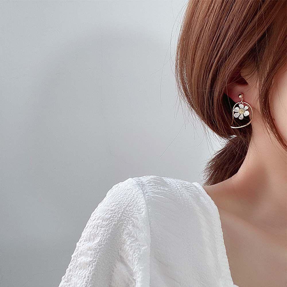 Needway Anting Hadiah Lucu Wanita Asimetris Daisy Menjuntai Earrings