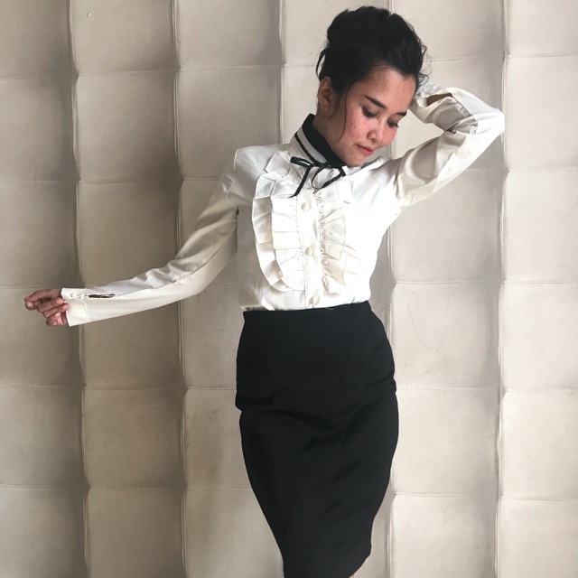 Kemeja kantor off white