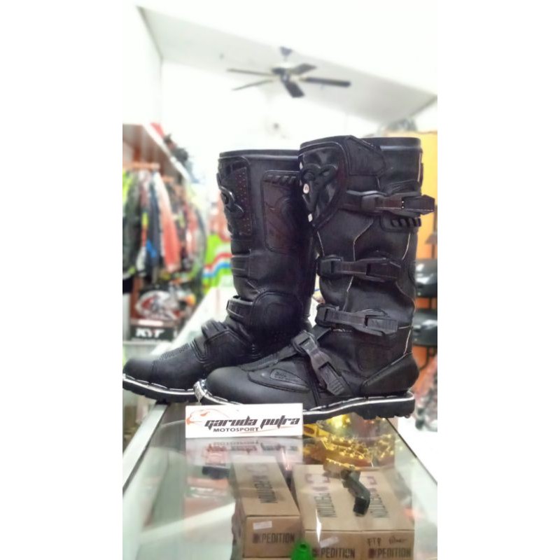 SEPATU TRAIL RNL GESPER 4 BLACK