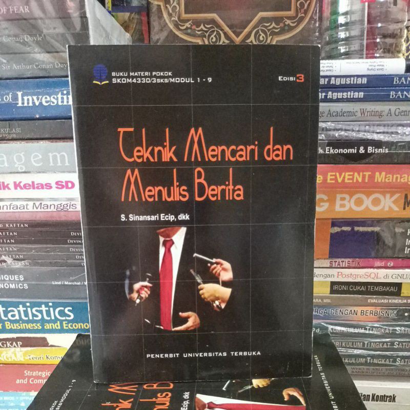 

teknik mencari dan menulis berita