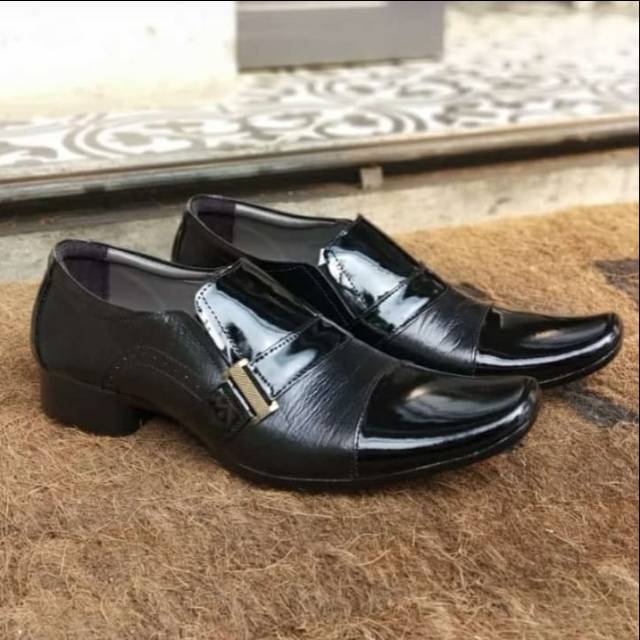  Sepatu pantofel Shopee  Indonesia