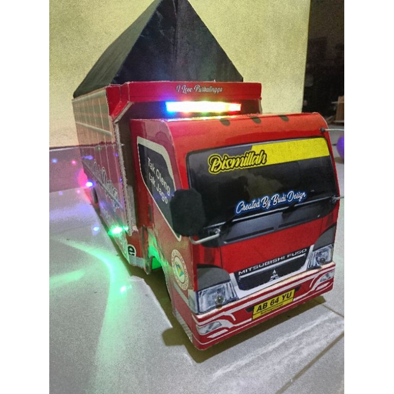 Mainan Miniatur truk Remot Oleng Pakai Lampu Strobo