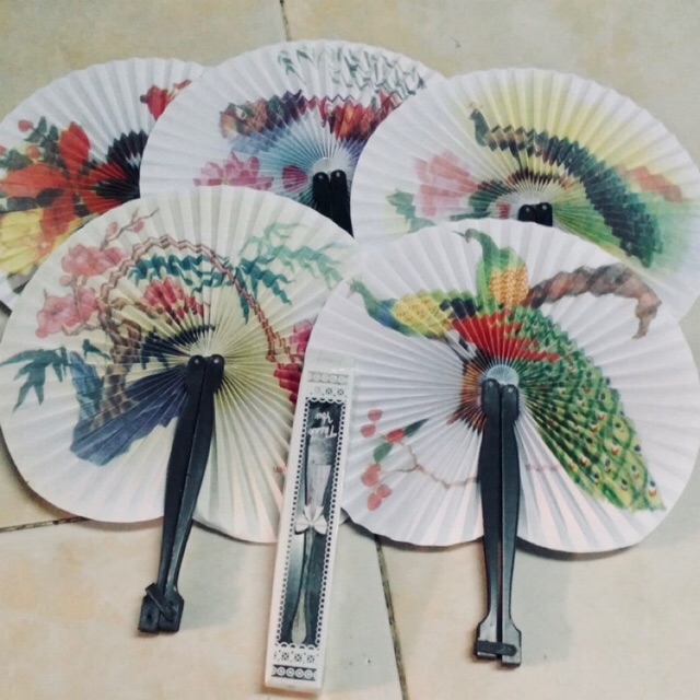 Souvenir Pernikahan Kipas Kertas