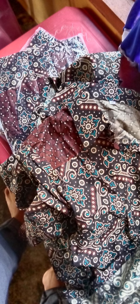 Kemeja Batik Pria Modern