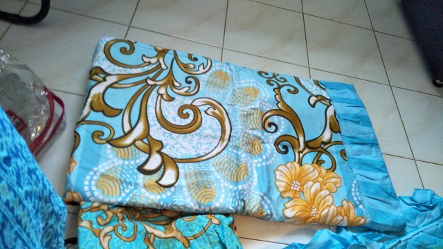 Sprei Kintakun Dluxe Rumbai Bantal Busa (rbb) Ukuran 180x200