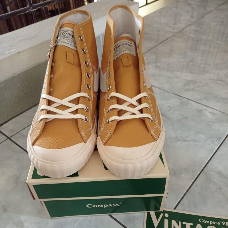 Sepatu Compass Vintage Mustard