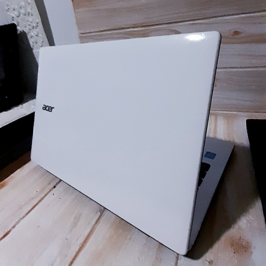 ACER E5-471 Corei3 4030U RAM4GB HDD500GB W10 Second