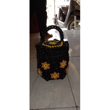 Tenong manik dan tali kur