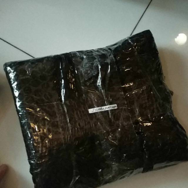 

Crayon Deli atas nama syfa & vee
