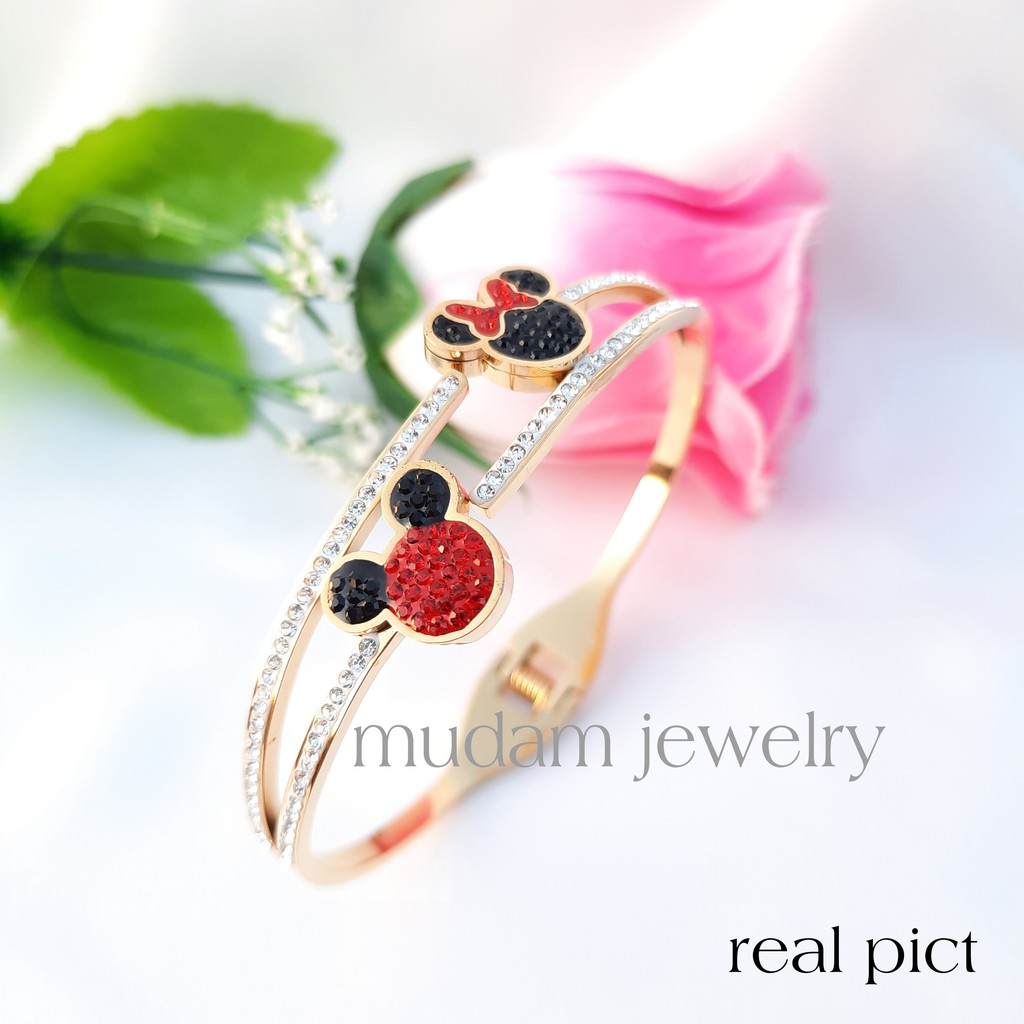 Gelang Bangle Titanium Minnie dan Mickey Merah Dengan Taburan Kristal Artifisial