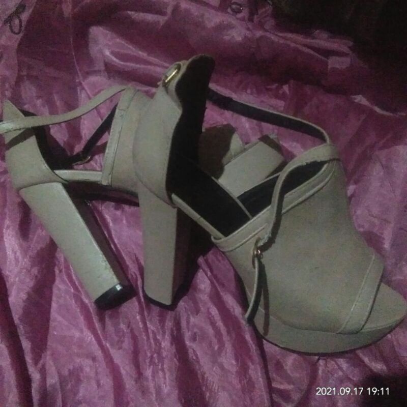 heels tinggi 12 cm