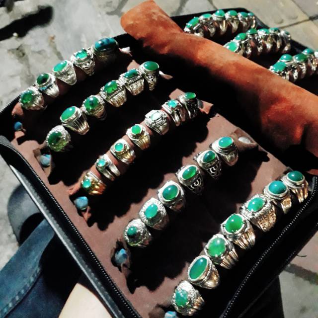 Cincin Batu Bacan um Bacan