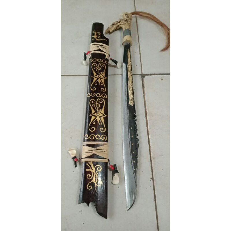 Mandau Beraneka Ragam Motif Golok Parang Senjata Dayak Pusaka Khas Suku Dayak Motif Burung Ukuran 65