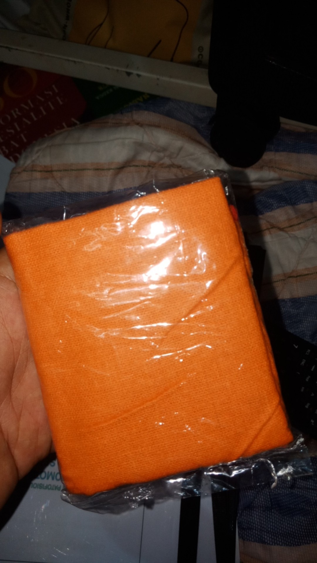 Kain Lap Halus Orange Laboratorium