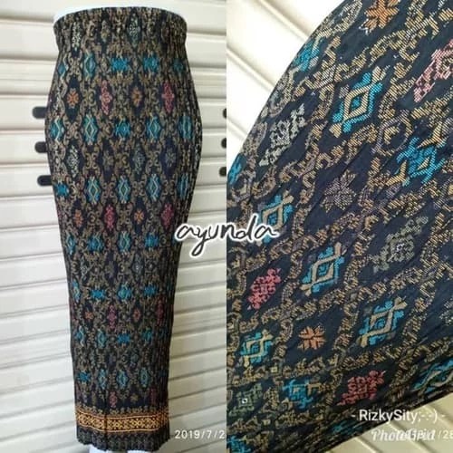 Rok Plisket Bawahan Kebaya Motif Truntum Dan Motif Lain