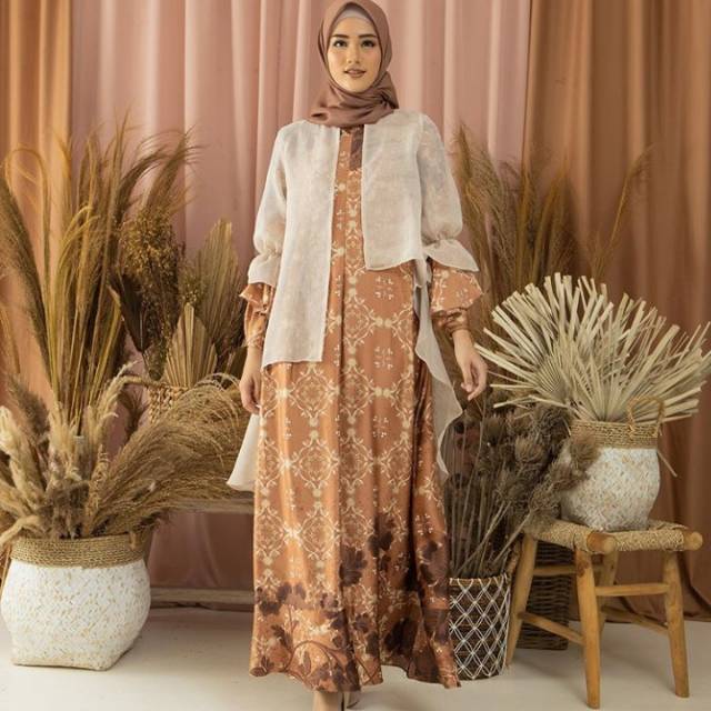 Lalika outer WEARING KLAMBY