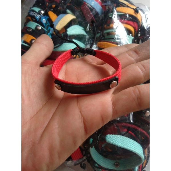 Gelang tali acrilik