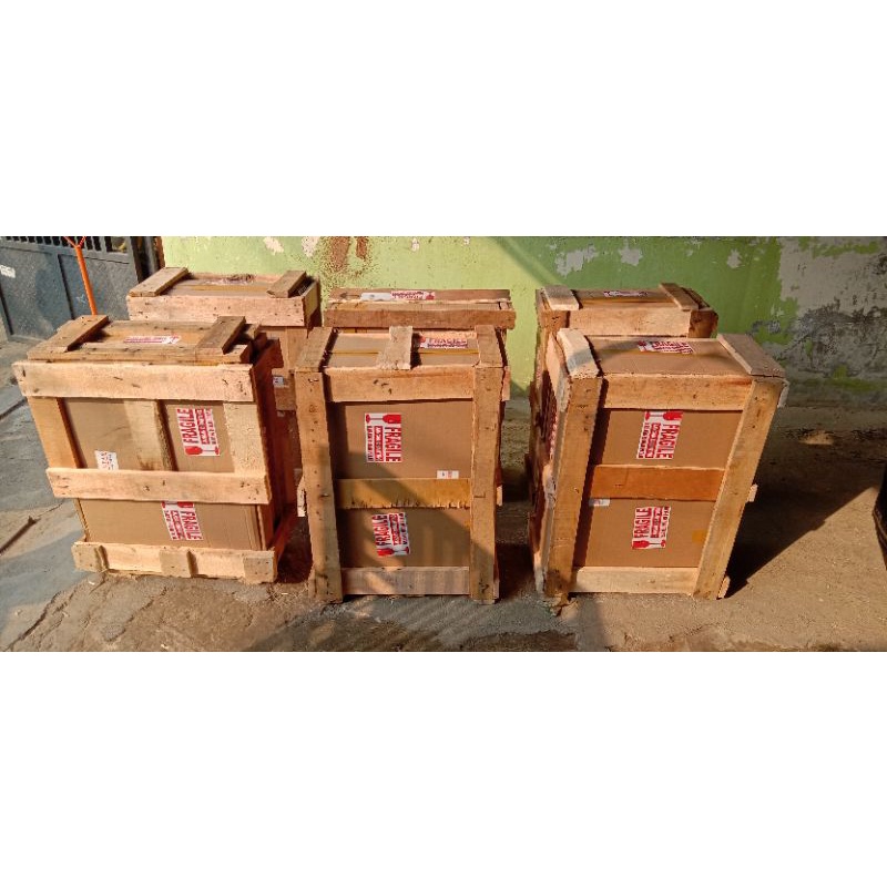 

EXTRA PACKAGING BERUPA PETI KAYU