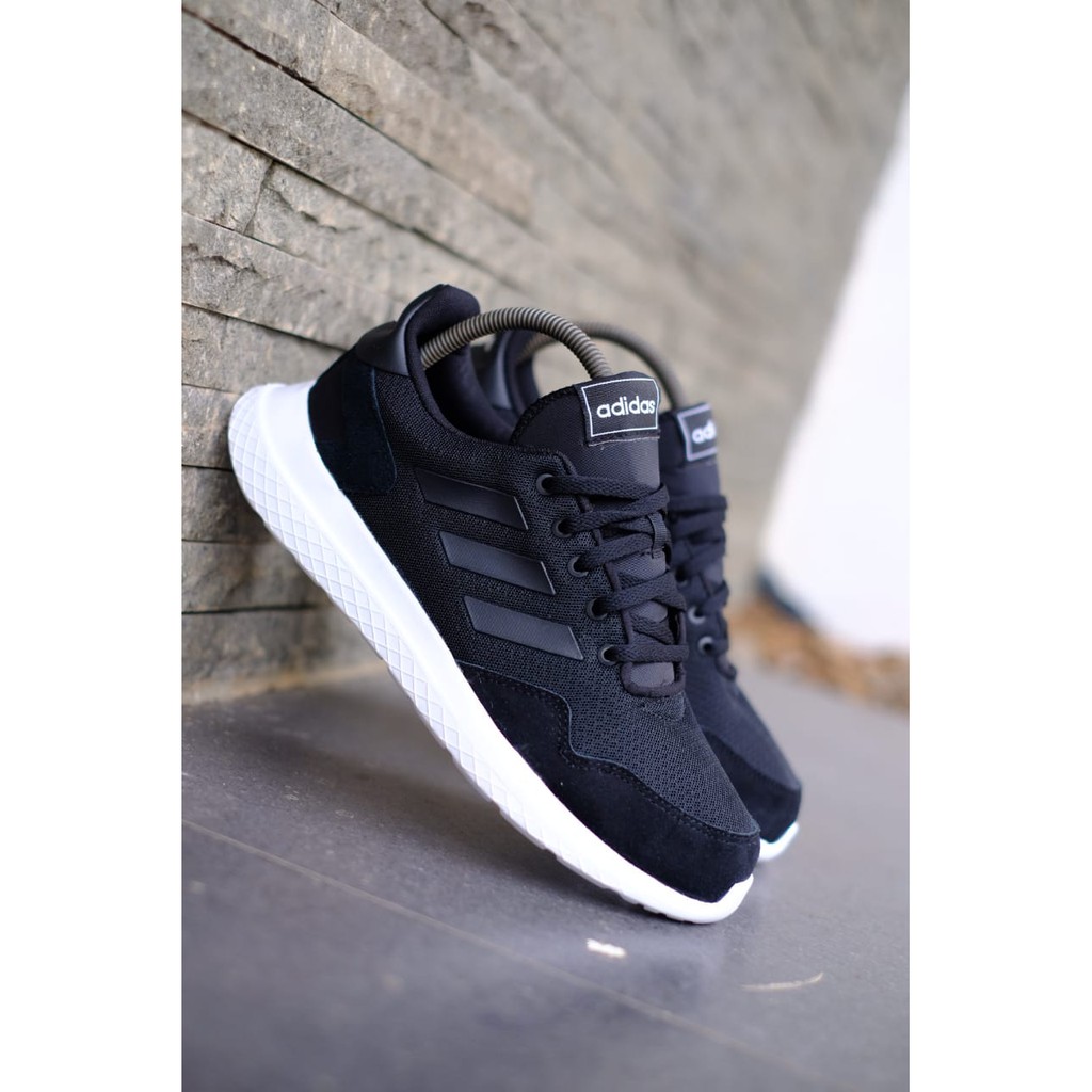 Sepatu Sneakers Original Adidas Archivo