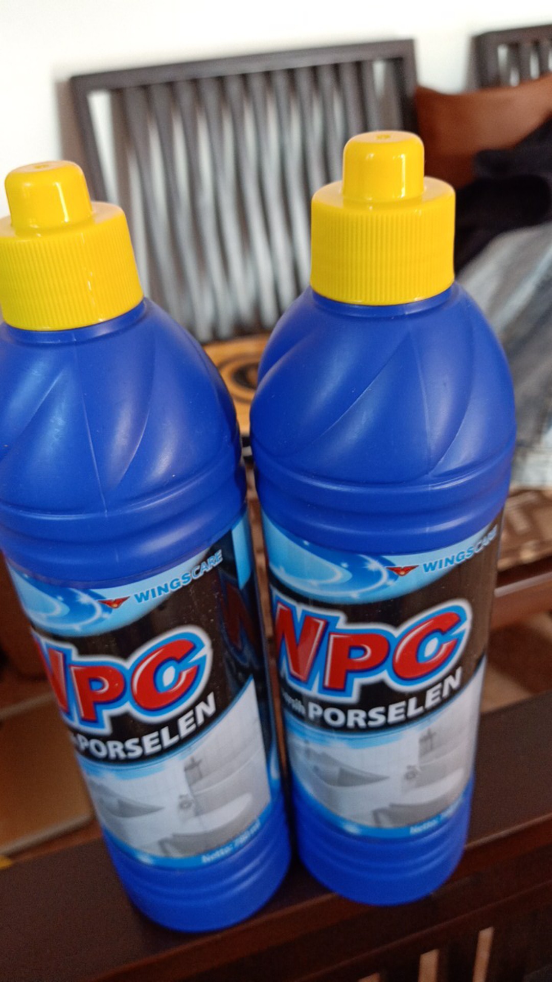 Wpc Pembersih Porselen Biru Botol Isi 800ml