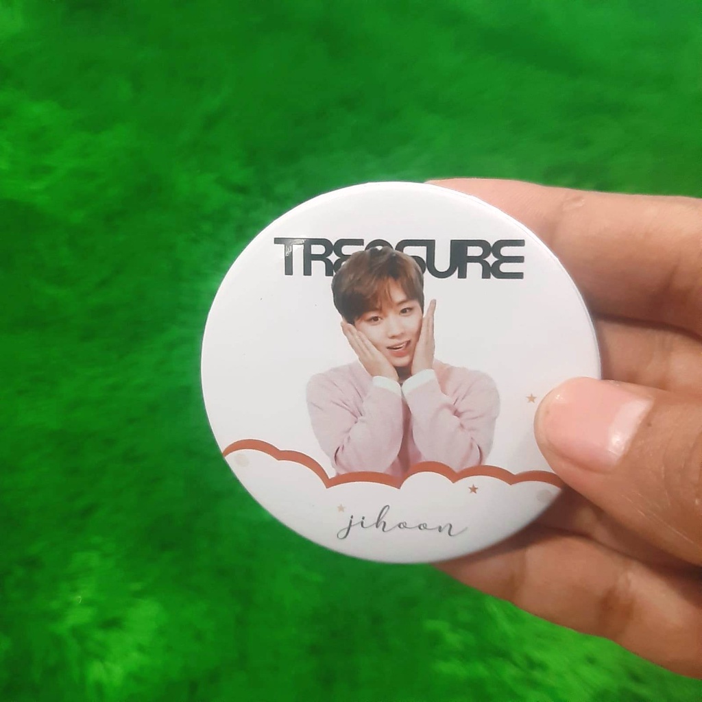Pin Bros  TREASURE ukuran 58mm