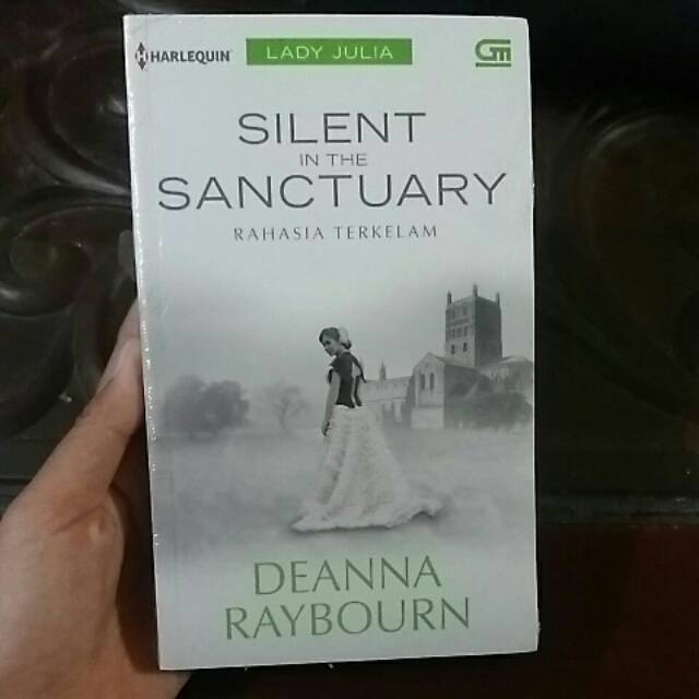 NOVEL SILENT IN THE SANCTUARY - Deanna Raybourn (ORI)