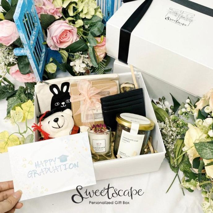 

GIFT BOX PACKAGE 97-PAKET HAMPERS 97- HAPPY GRADUATION SCS543D3