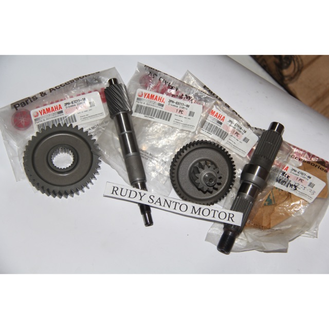 GIGI RASIO MIO M3 MIOZ MIO Z PLUS AS RODA BELAKANG ORIGINAL AS GEAR BOX 2PH-E6111-00/10.   MAIN AXLE