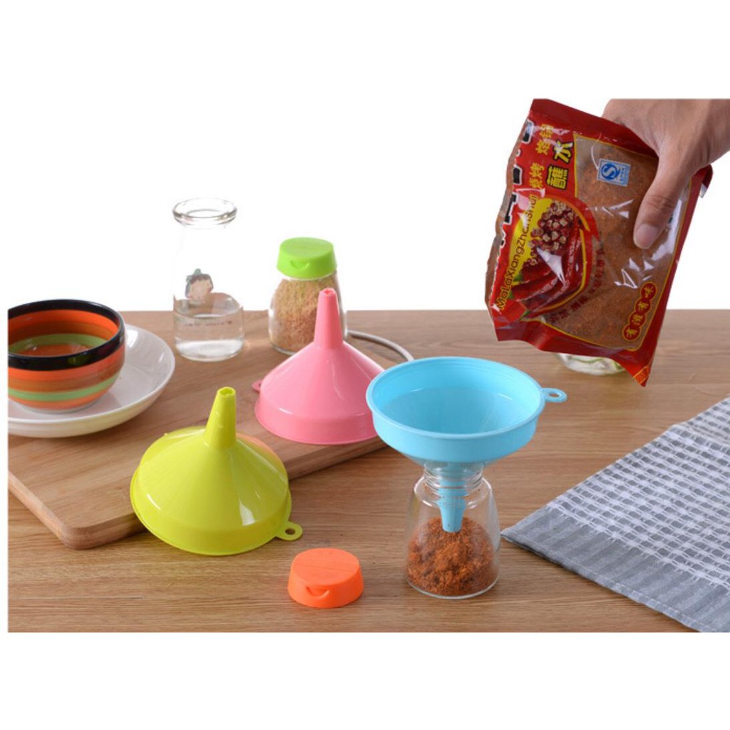 UNNISO - Corong Minyak Tanpa Pegangan