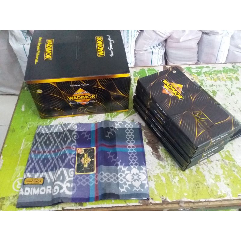 Sarung Wadimor Balimoon motip kembang