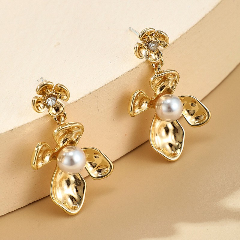 LRC Anting Tusuk Fashion Golden Geometrical Dropped Flower Alloy Hollow K51472