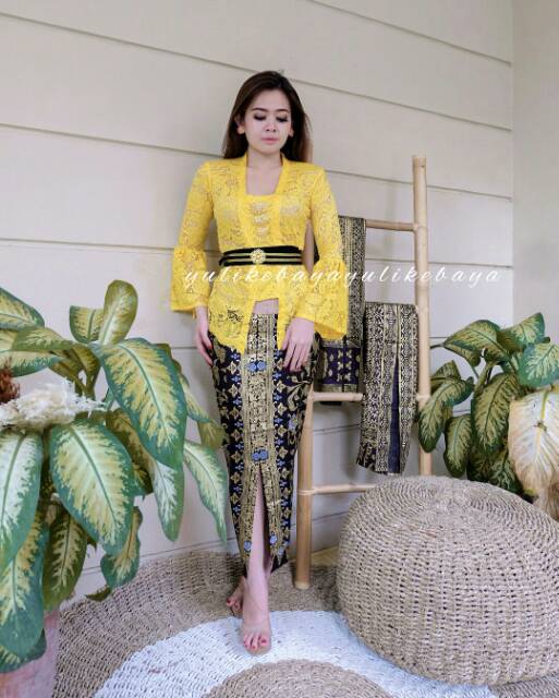 Set Kebaya Bali Modern Model Lonceng Full Brokat