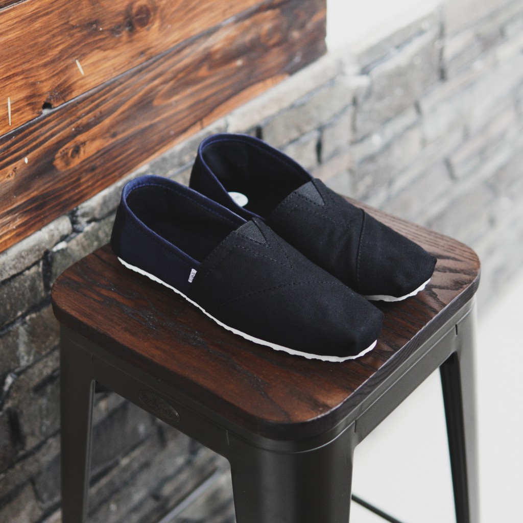 BAYAR DI TEMPAT [COD] !! SEPATU CASUAL SANTAI SLIP ON  WAKAI SEPATU PRIA KASUAL KEREN MURAH