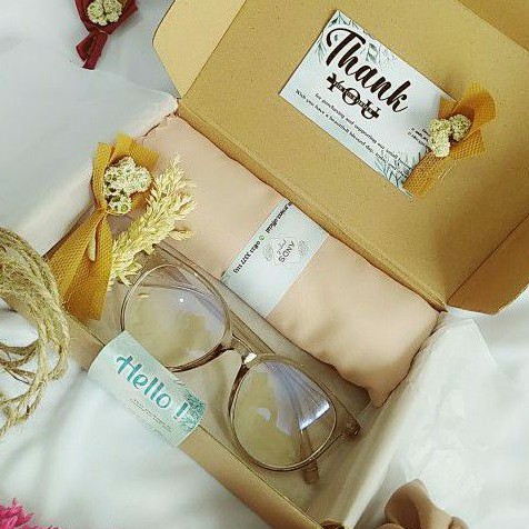 

Hampers hijab, gift box, hadiah bingkisan lebaran farewell