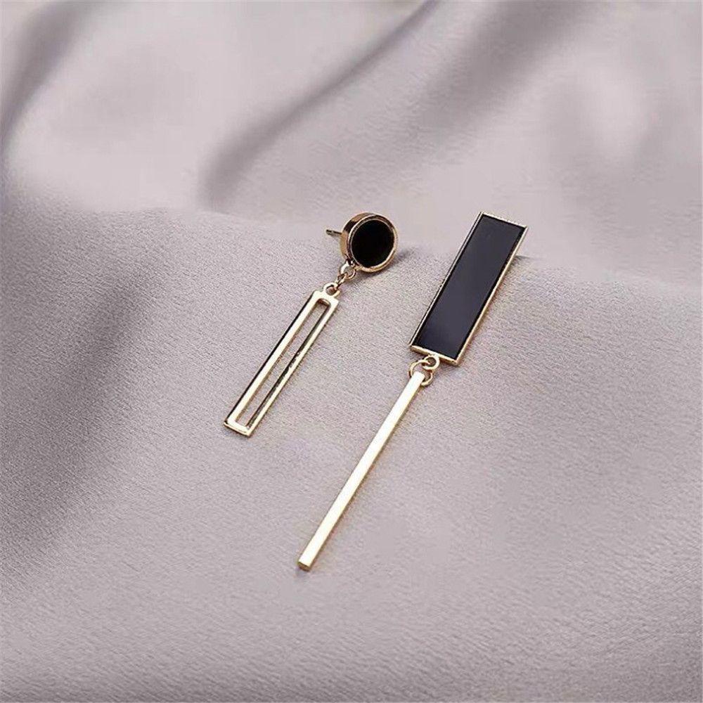 Anting Kristal LILY Hitam Panjang Statement Round Asimetris Eardrop