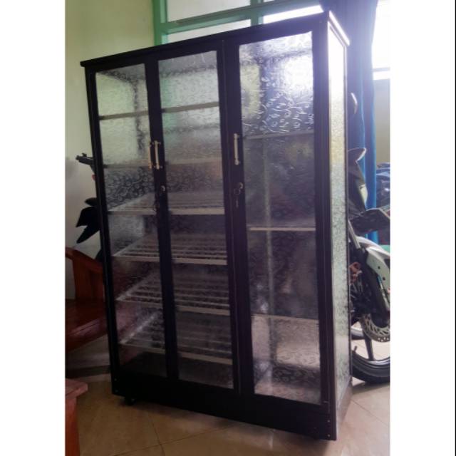  Rak Sepatu Aluminium 3 Pintu  Frame Coklat Kaca Es 7 Susun 