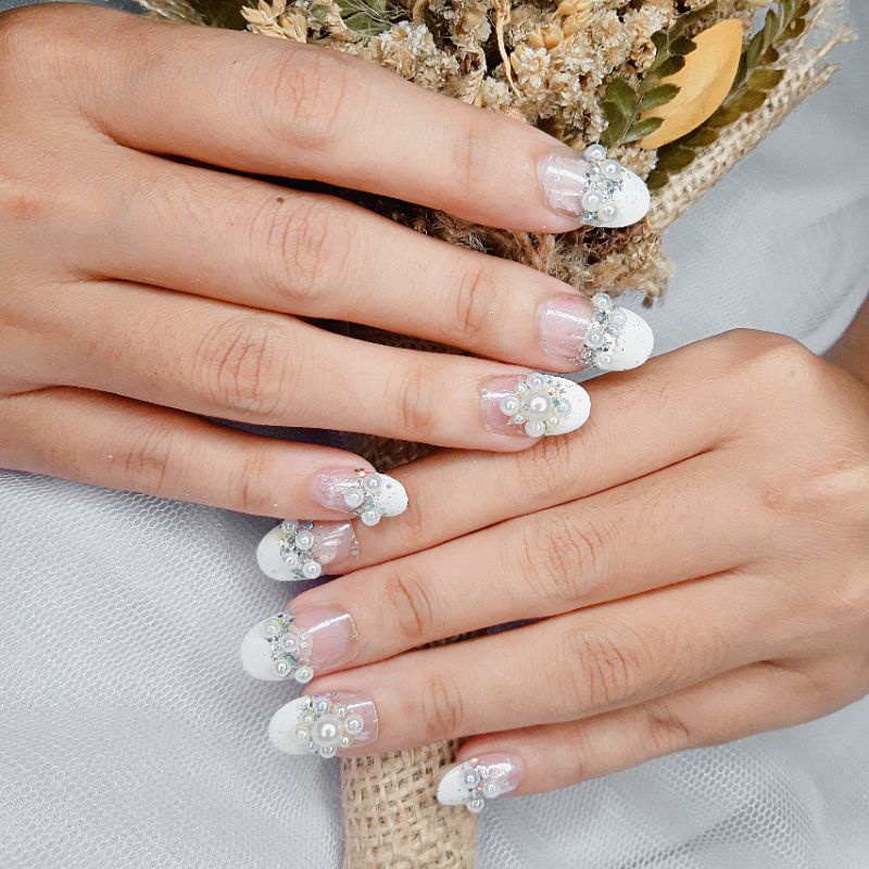 Kuku palsu wedding | nail art wedding | nail art putih simpel