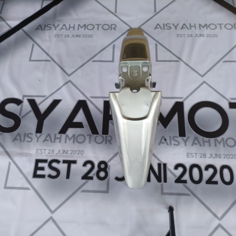 Spakbor Depan Yamaha Fiz R Warna Silver