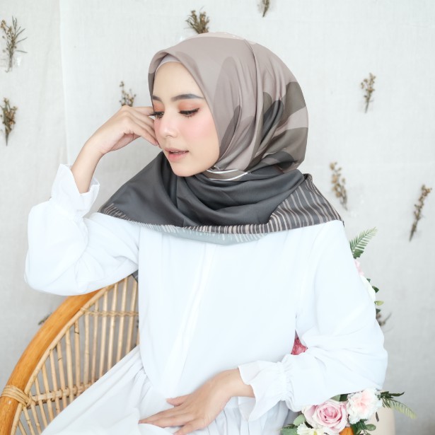 KERUDUNG SEGI EMPAT PRINTING MOTIF JILBAB SEGIEMPAT HIJAB SEGIEMPAT SCARF KHIRANI