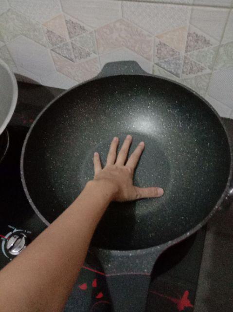 Iluva - 32cm Die Casting Wok Pan Diamond Pan Teflon Ceramic Marble