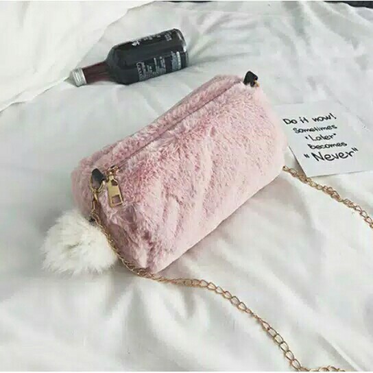 Tas selempang wanita bulu slingbag helly plus pompom korean style BISA COD