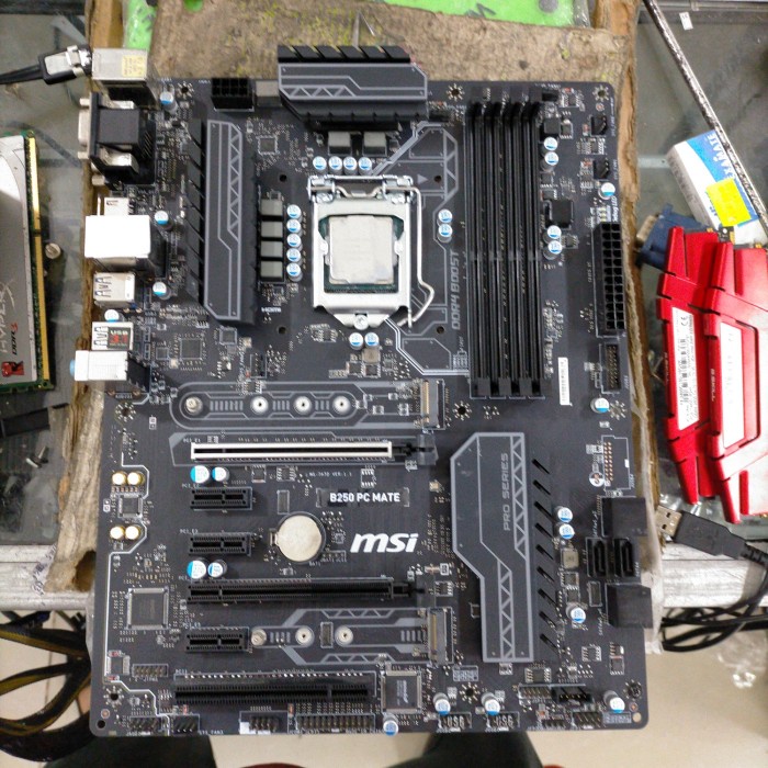 mainboard msi b250 PC mate procsesor core i7-7700 ddr4
