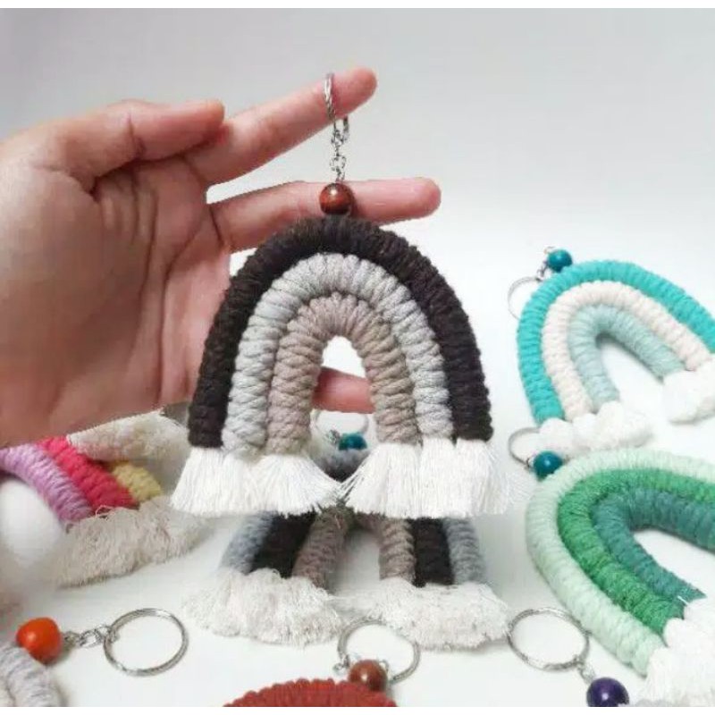 gantungan kunci rainbow macrame keychain