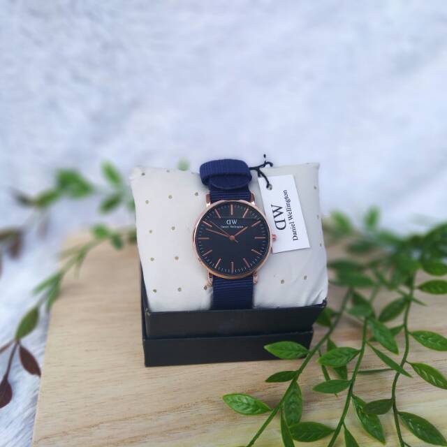 JAM TANGAN DANIEl WELINGTON