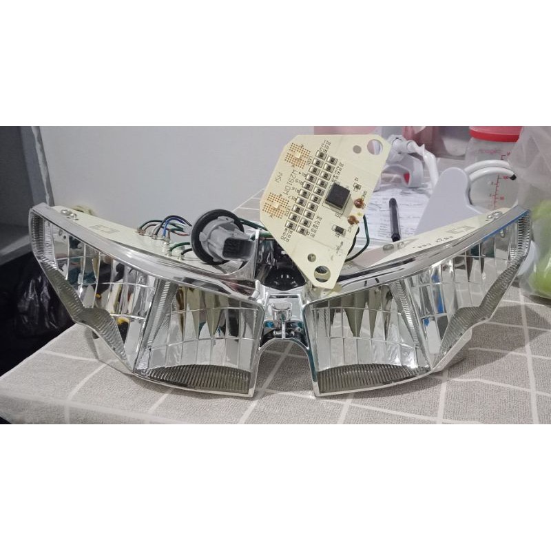 reflektor lampu utama vario 150old