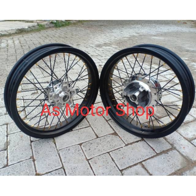 VELG SET TAPAK LEBAR RING 17 TROMOL SET YAMAHA R15 V3 DAN VIXION R155 XSR155  FREE RAKIT